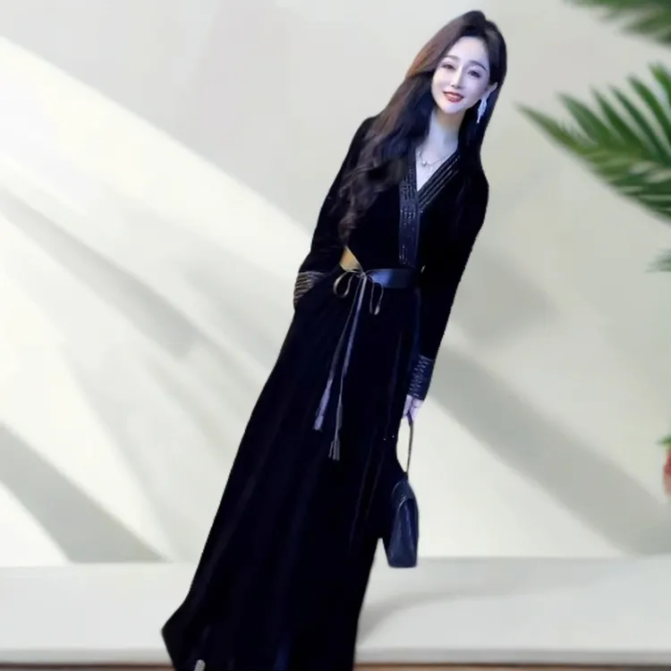 韩版高级感丝绒连衣裙女2024秋冬新款黑色收腰显瘦气质过膝长裙子