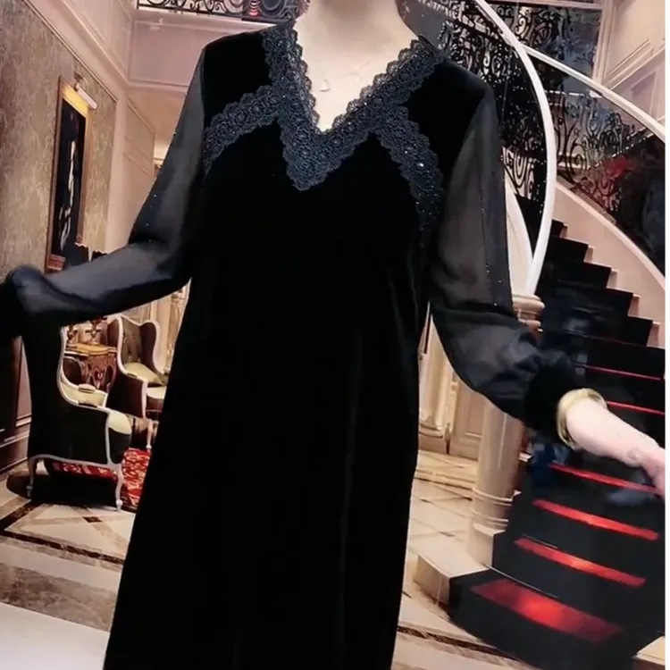 新款时尚潮流V领纱袖淑女范气质百搭丝绒显瘦连衣裙