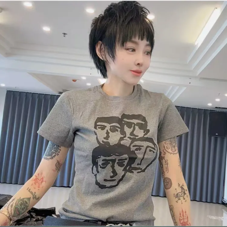 时尚款欧姐家6688灰色人像印花短袖