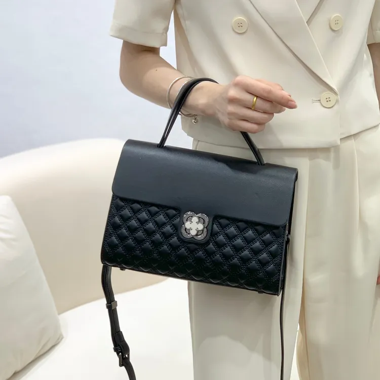 香港正品真皮高级感小香风气质秋冬菱格包大容量手提单肩通勤包女