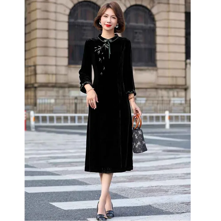 黑色真丝绒连衣裙桑蚕丝中年妈妈宴会礼服喜婆婆高端档次2025春秋
