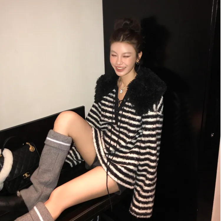 时尚套装毛领条纹宽松长袖套头上衣性感辣妹外穿洋气休闲百搭短裤