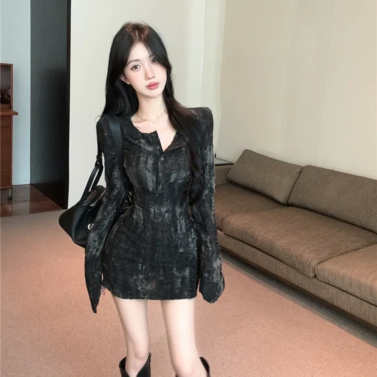 2025秋季新款纯欲性感破洞扎染肌理感弹力排扣包臀裙修身连衣裙女