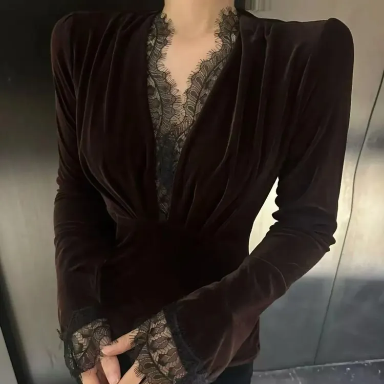 巨好看的V领法式轻奢拼接蕾丝花边高级感气质绝美黑色丝绒上衣