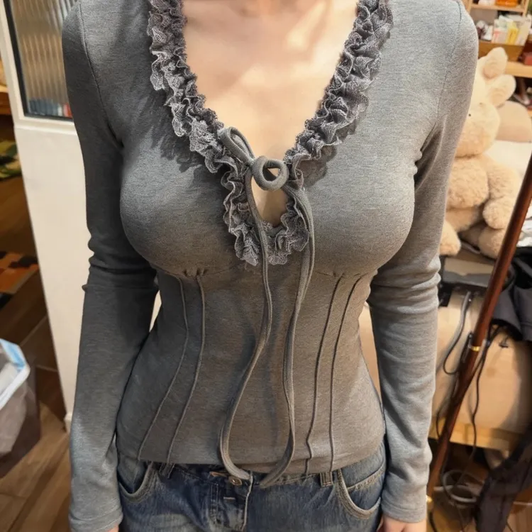 磨毛蕾丝花边多样系带长袖秋冬打底甜辣妹灰色女内搭修身显瘦上衣