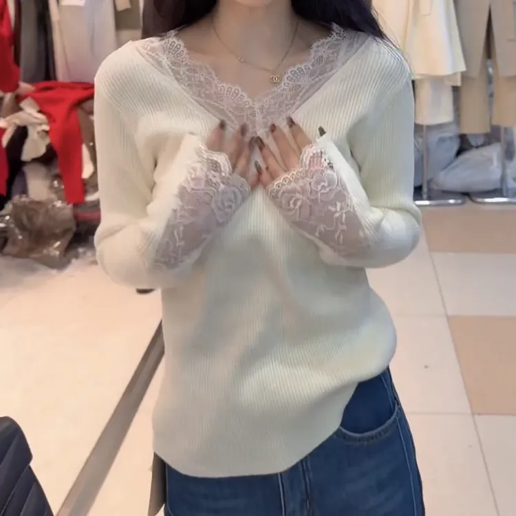 冬季韩系气质袖扣蕾丝V领打底时尚百搭针织上衣LK2508599