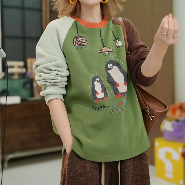 冬季加绒加厚插肩袖撞色卡通数码宽松卫衣女LK2508171