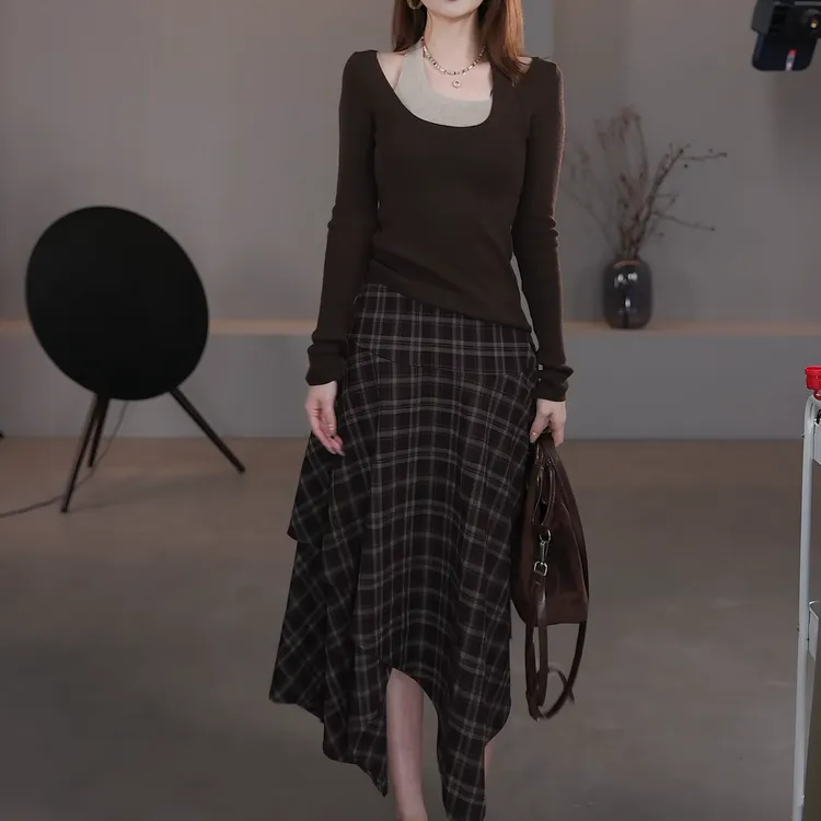 2025年早秋新款假两件撞色针织上衣+显瘦格纹半身裙套装LK2505963
