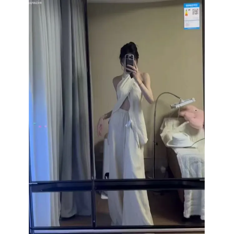 【漠路狂花】2025秋季新款气质度假交叉挂脖上衣配阔腿裤子两件套女