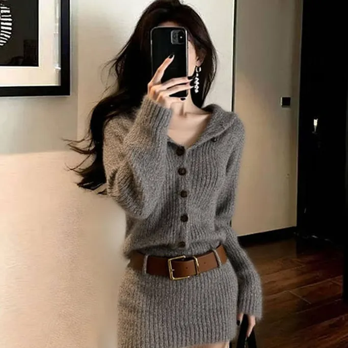 2025秋冬季新款法式性感V领修身显瘦包臀短款毛衣针织连衣裙子女