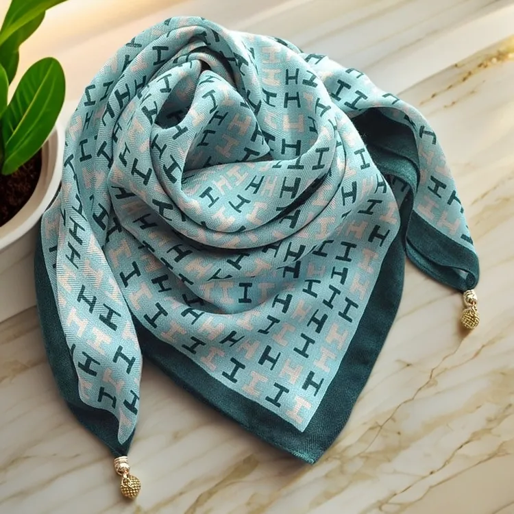 棉麻护颈秋冬2025新款小围巾女保暖方巾围脖高级感磁吸扣三角丝巾