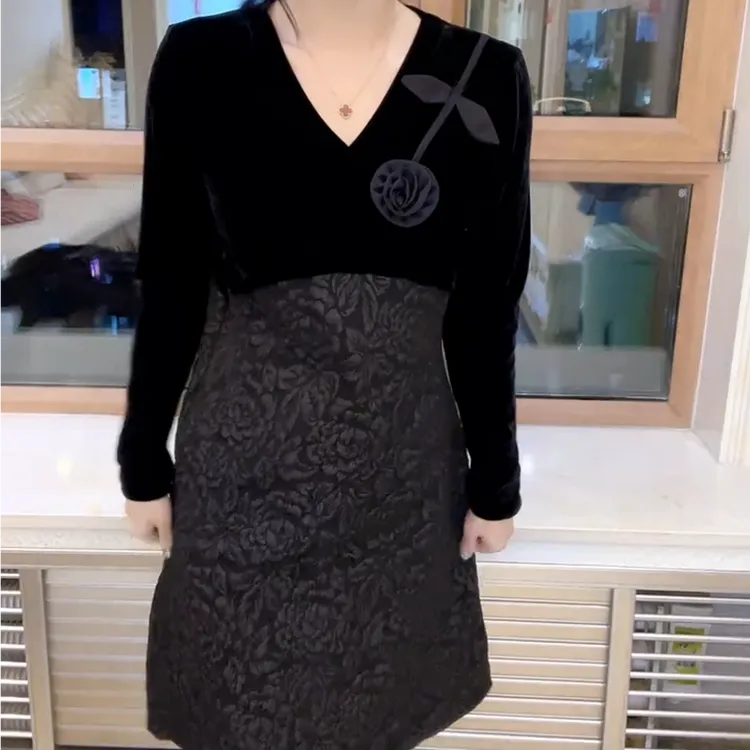 气质连衣裙百搭丝绒显瘦拼接网红秋冬款黑色