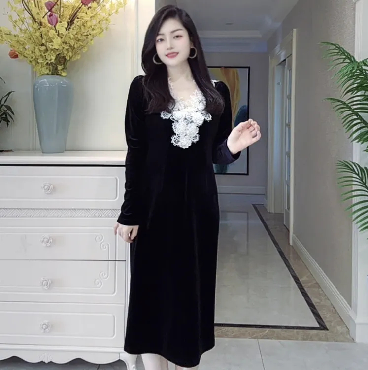 欧洲站秋装女2025新款法式花朵蕾丝拼接V领黑色丝绒连衣裙B8078