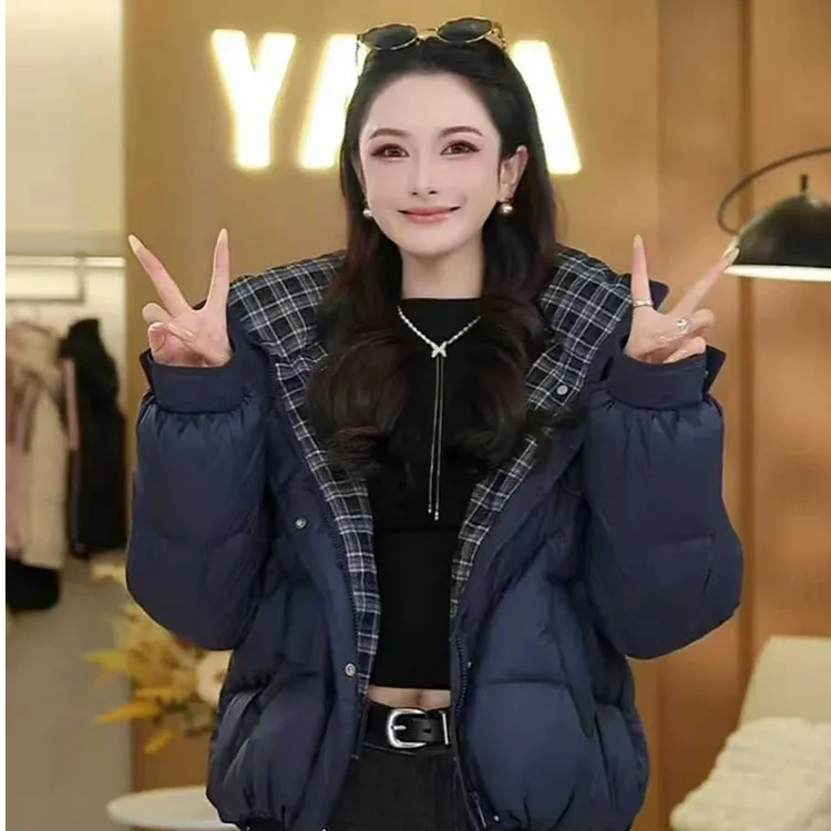 时尚白鸭绒羽绒服女2025冬季新款气质上班族拼接连帽保暖外套潮