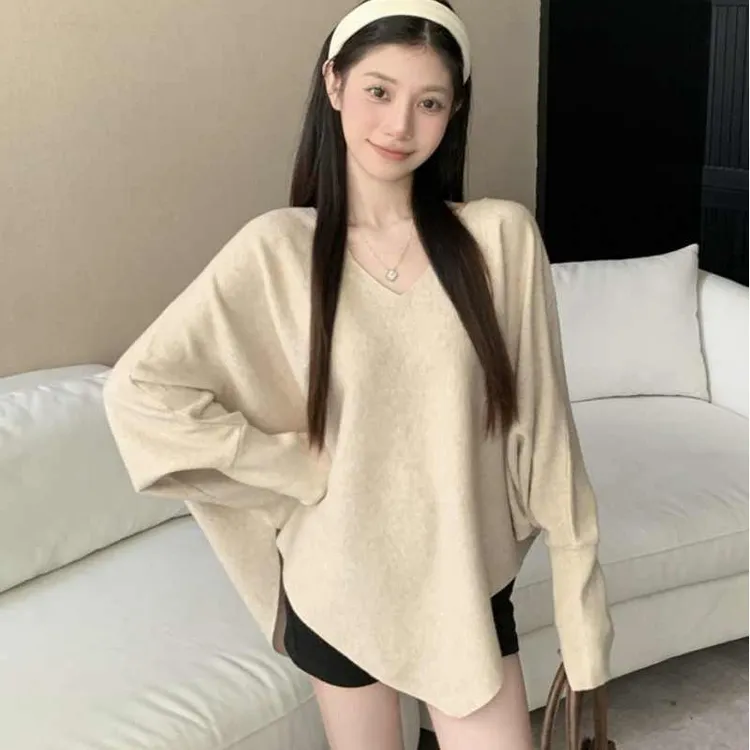 韩系慵懒风宽松V领蝙蝠袖针织衫女秋冬季不规则软糯毛衣长袖上衣