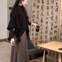 【安心推荐】三件套复古咖色斗篷新款外套打底半身裙披肩条纹套装