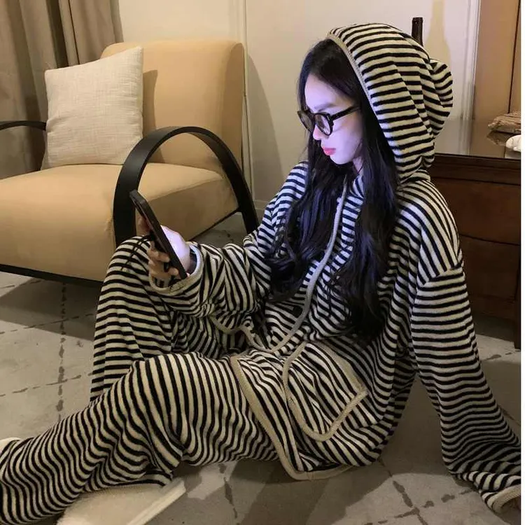 2025高级感条纹连帽珊瑚绒睡衣女秋冬季新款海岛绒加厚家居服套装