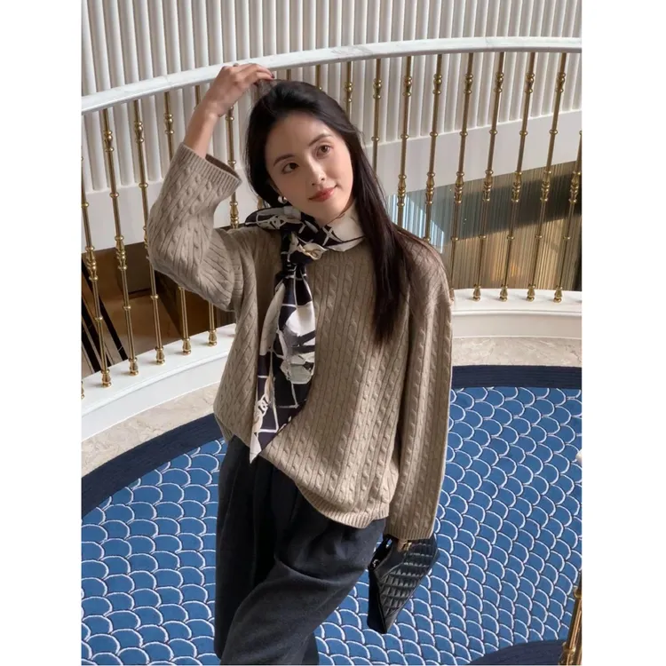 2025时尚新款韩系温婉风衣服通勤百搭针织上衣显瘦休闲外穿裤子女