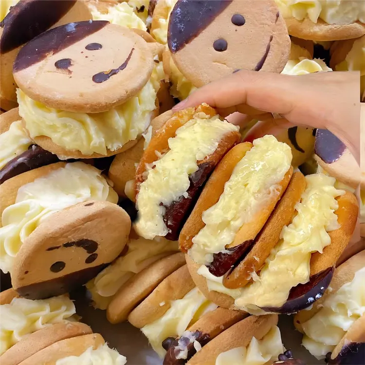 老奶油笑脸娃娃脸夹心小蛋糕传统老式儿时零食糕点