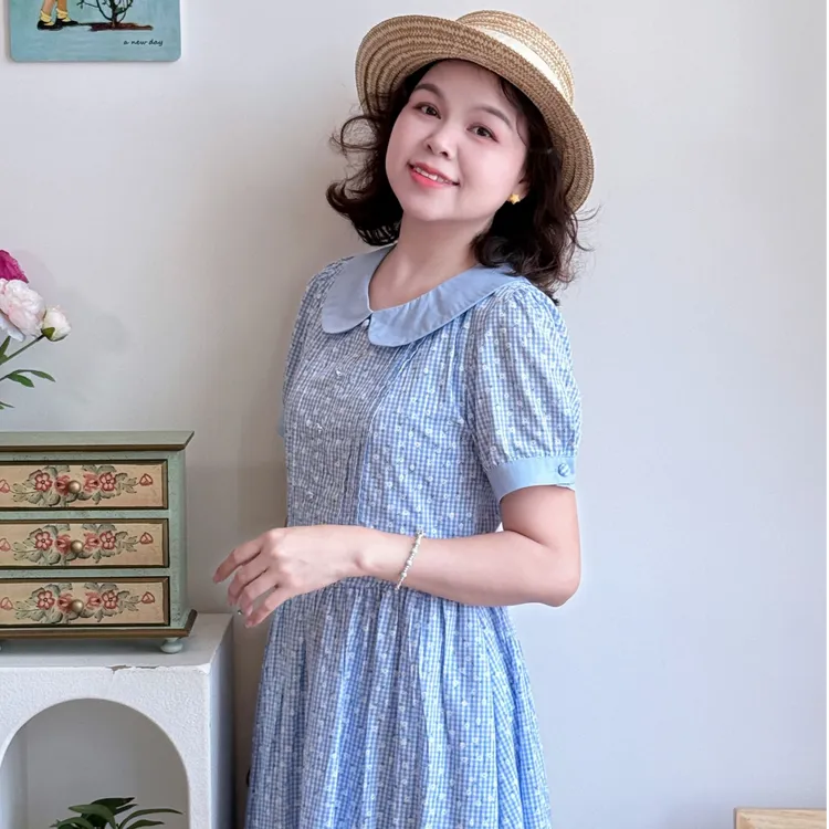 [蓝精灵]法式复古娃娃领收腰显瘦夏季中长款甜美度假风连衣裙2026