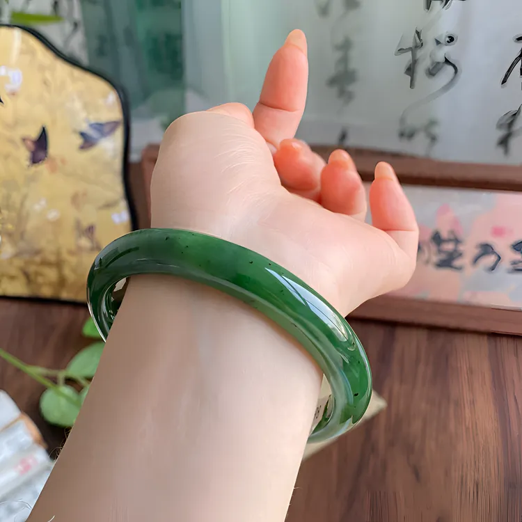 天然和田玉碧玉手镯国风百搭时尚精品显白老坑有黑点菠菜绿玉镯子