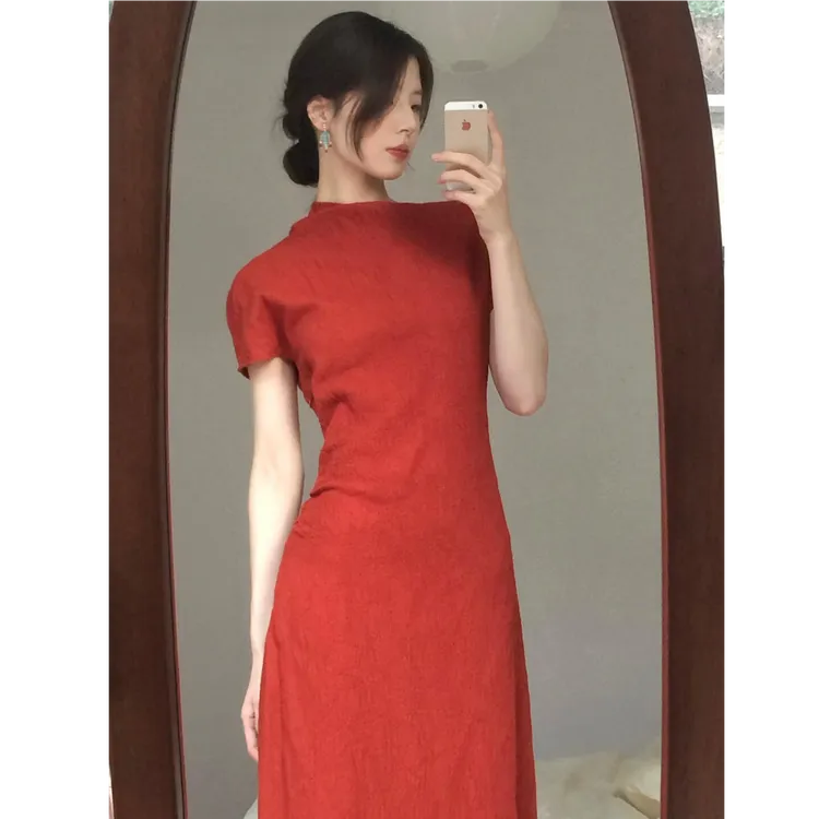 2025早春新款氛围感新中式斜肩高级感红色时尚气质中长款连衣裙女