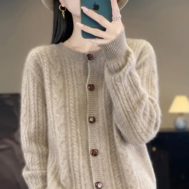 秋冬新款加厚圆领羊毛开衫女扭花时尚长袖针织外搭上衣专柜正品