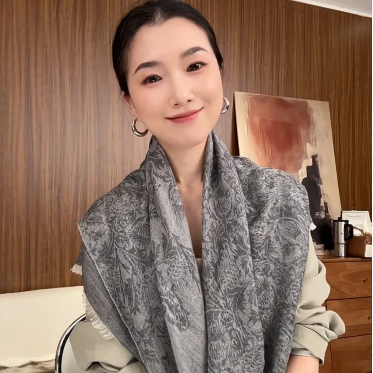 暮色100%提花羊绒围巾高级感复古图腾披肩低调轻奢感100cm*110cm