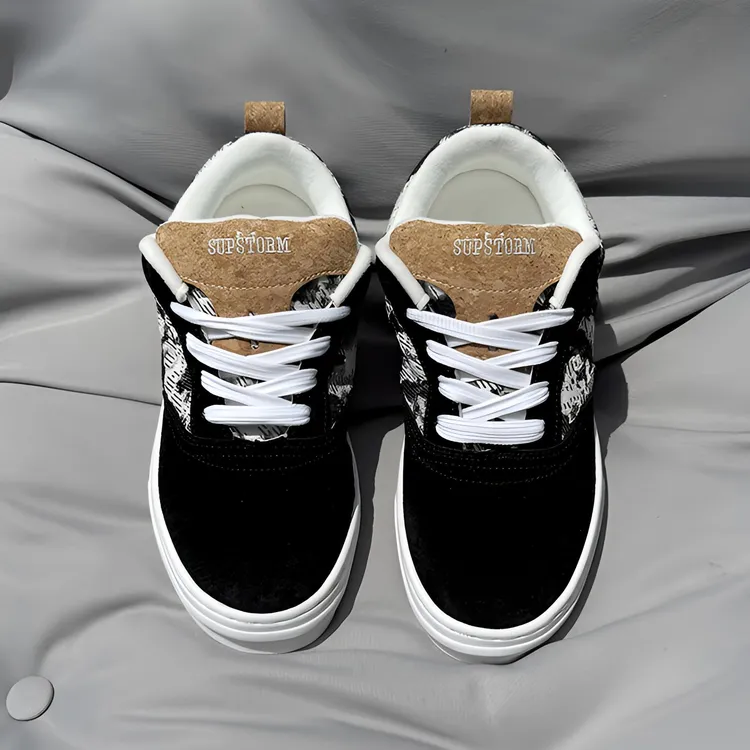 新款秋季潮鞋百搭黑色面包鞋男士时尚原创设计运动鞋低帮韩版学生