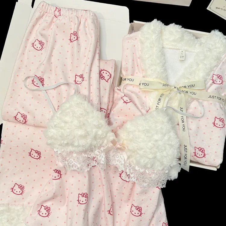 2025新款Kitty带胸垫海岛绒睡衣女款秋冬加厚可外穿家居服三件套