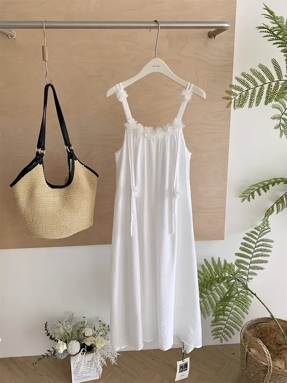 法式立体花朵吊带连衣裙仙女气质度假风宽松大摆裙夏季沙滩蕾丝