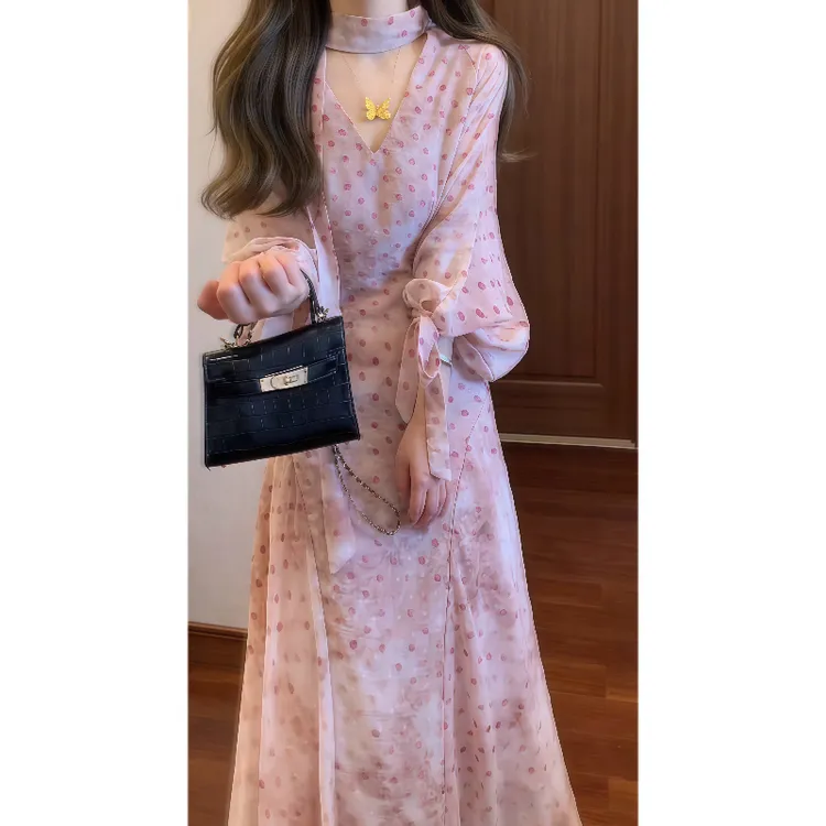 【绯云香】2025秋法式温柔粉色波点V领飘带连衣裙收腰气质长裙9744