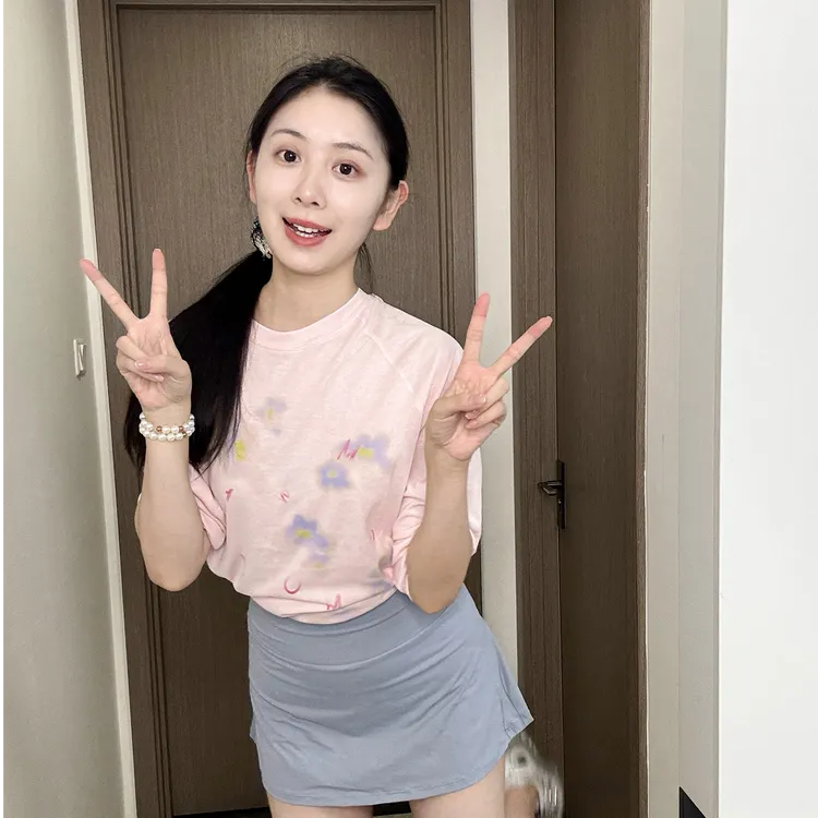 贝嘉尚晕染小花甜美印花宽松正肩T恤长袖早秋罩衫透气百搭上衣女