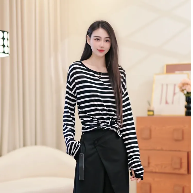 【米兜妈妈同款】2025夏新款时尚百搭圆领针织条纹针织衫女毛衣8116