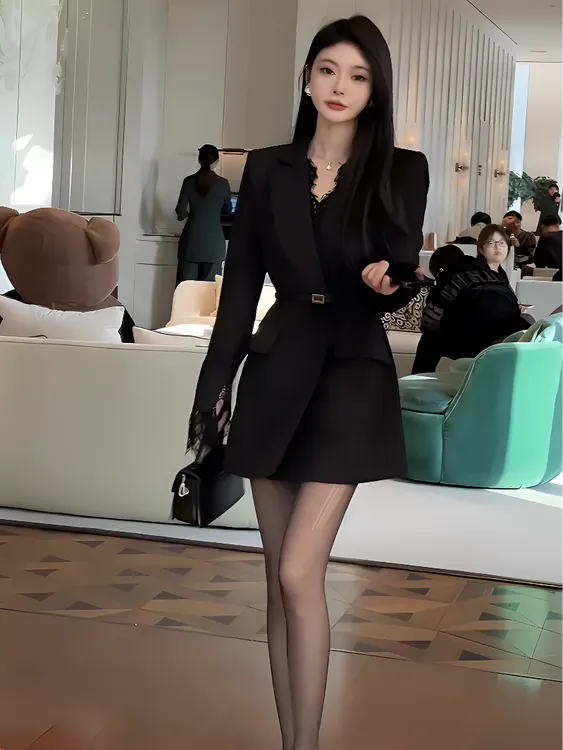  2025年春季气质显瘦时尚韩版小西装设计感重工蕾丝拼接西服外套 