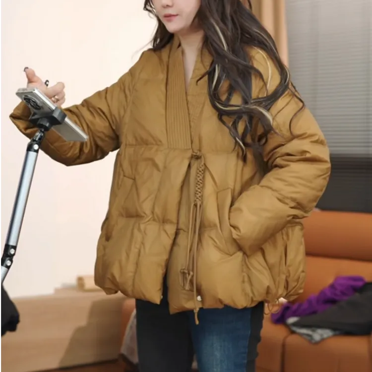 museguhui/木色古汇   8818#盘扣休闲百搭冬季短款娃娃款羽绒服