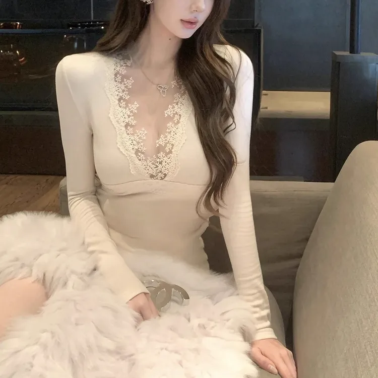 纯欲蕾丝拼接v领长袖T恤女秋冬时尚修身显瘦内搭磨毛蕾丝打底衫