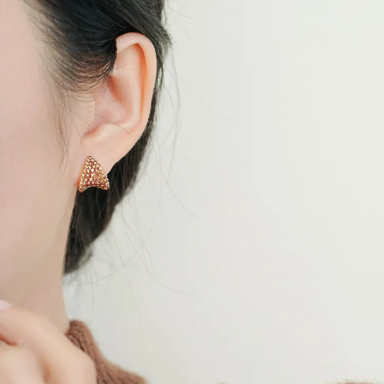 铜合金耳饰 香槟金色耳钉女轻奢高级感秋冬耳环女小巧精致气质