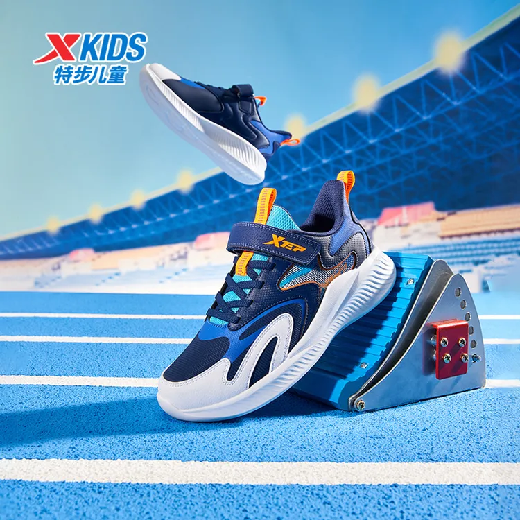 特步儿童冬季皮面轻跑鞋男童户外减震防滑运动鞋676415119463