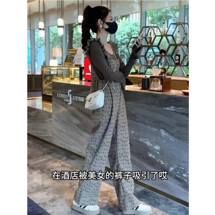 秋季美拉德穿搭一整套女巨好看的超火减龄时髦设计感背带裤两件套