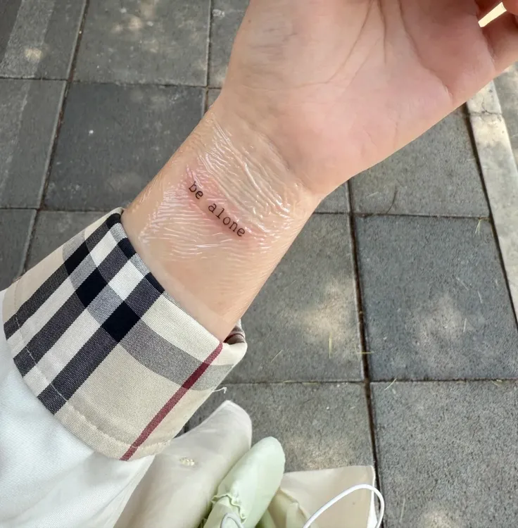 独自一人 防水持久真英文纹身贴适合男女的字母纹身贴纸