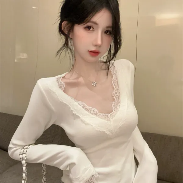 【现货】韩系蕾丝拼接气质修身打底t恤女秋冬纯欲显瘦打底衫