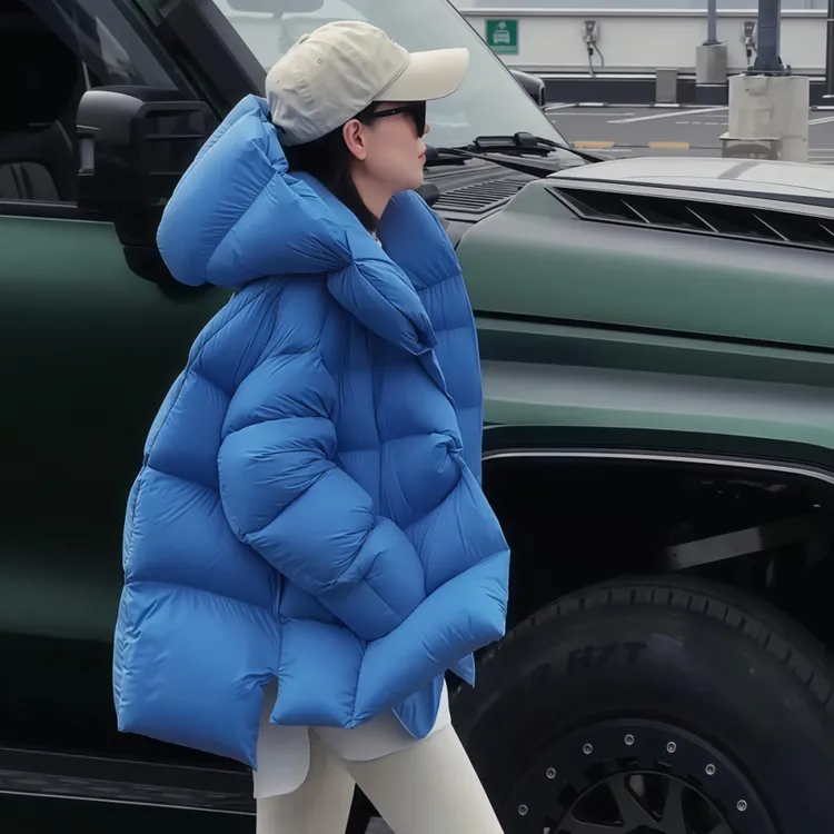 2025年冬季新款韩系时尚气质优雅风天蓝色连帽短款羽绒服外套女装