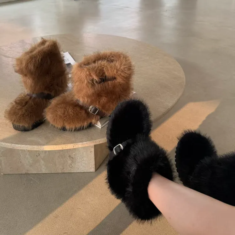 XYSF极简  雨哥冬天喜欢的一双重工百搭毛毛靴