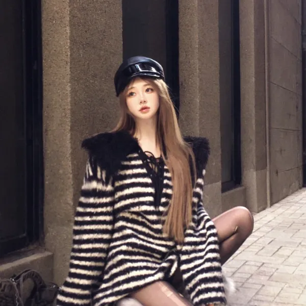 时尚套装毛领条纹宽松长袖套头上衣性感辣妹外穿洋气休闲百搭短裤