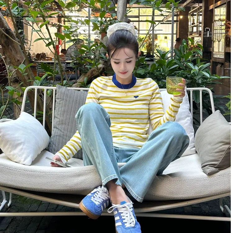 韩系穿搭早秋上衣撞色条纹爱心刺绣修身内搭打底衫毛衣女冬针织衫