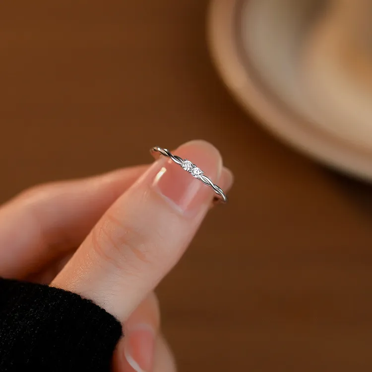 铜合金锆石戒指 麻花戒指气质时尚简约百搭小众个性轻奢精致指环