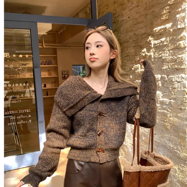 美拉德穿搭翻领牛角扣针织毛衣开衫外套女款2025年秋冬设计感上衣