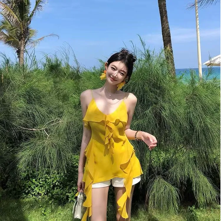 2025夏季新款纯欲甜美风无袖吊带上衣女配高腰显瘦休闲短裤两件套