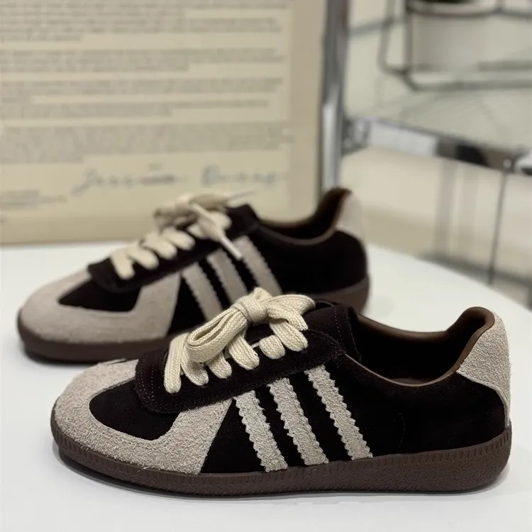 德训2025秋季新款复古平底时尚百搭休闲板鞋单鞋